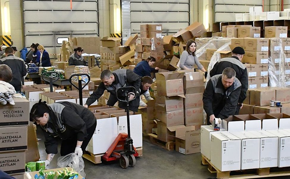 Компания "Август" из Чувашии направила 2 фуры продуктов в Донецк 