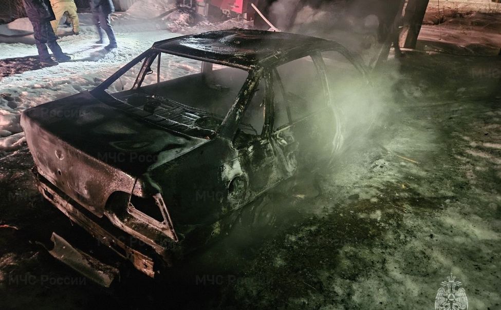 В Канаше неизвестные подожгли легковой автомобиль