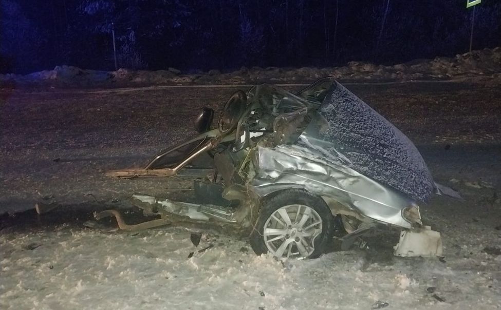 Машину разорвало пополам: в Ядринском округе женщина с ребенком погибли в ДТП
