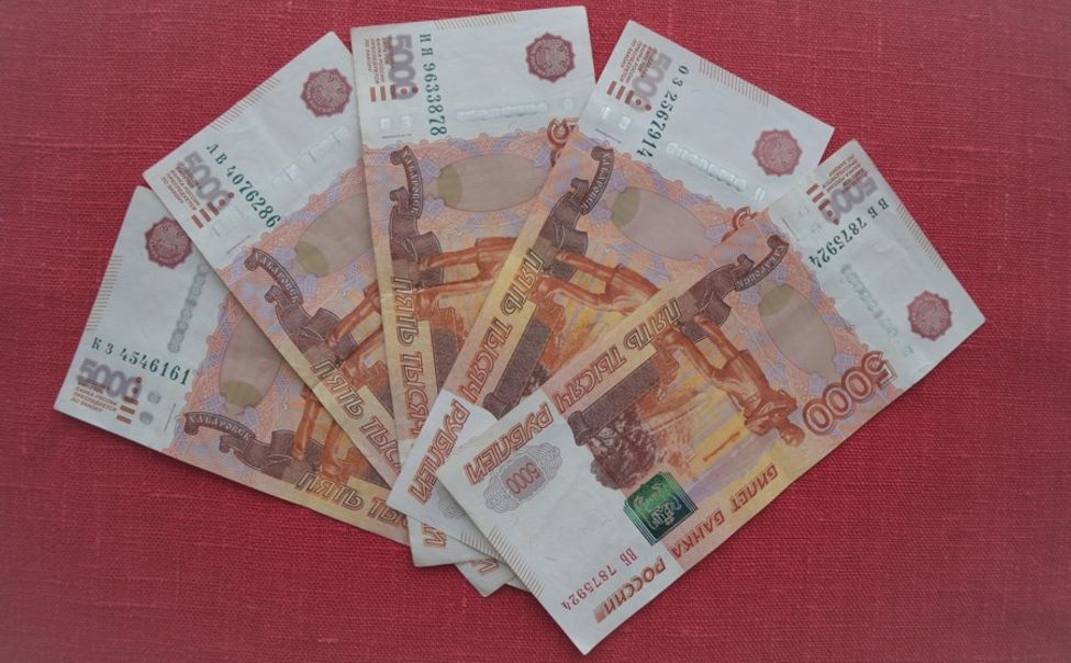 В Чувашии обнаружили 11 фальшивых банкнот и монет