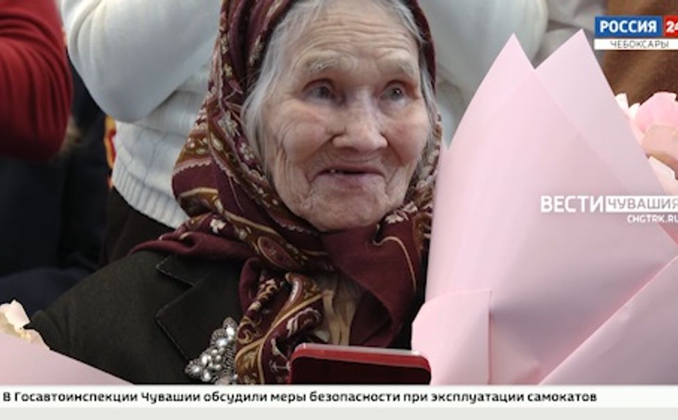 Глава Чувашии вручил труженикам тыла юбилейные медали