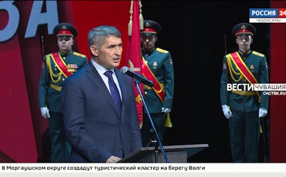 Олег Николаев вручил военнослужащим государственные награды