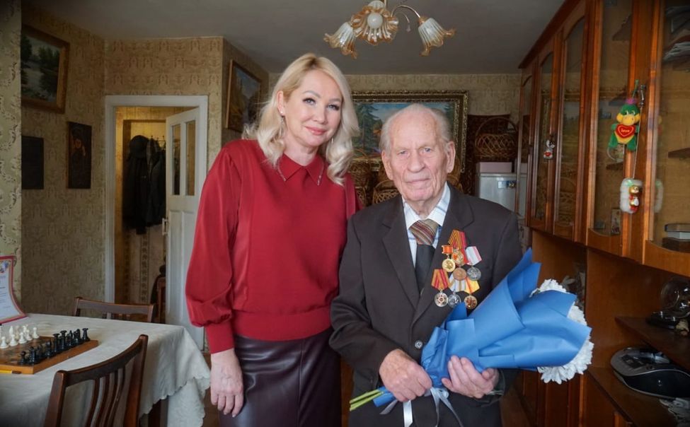 В Чебоксарах вручают памятные медали к 80-летию Победы