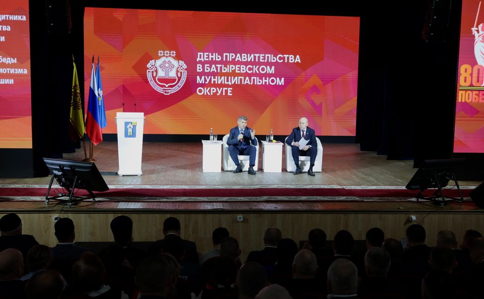 Олег Николаев провел День Правительства в Батыревском округе