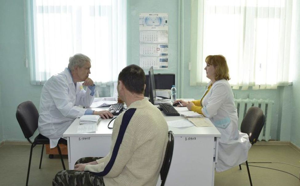 Мобильная бригада врачей провела прием пациентов в Канашской районной больницы