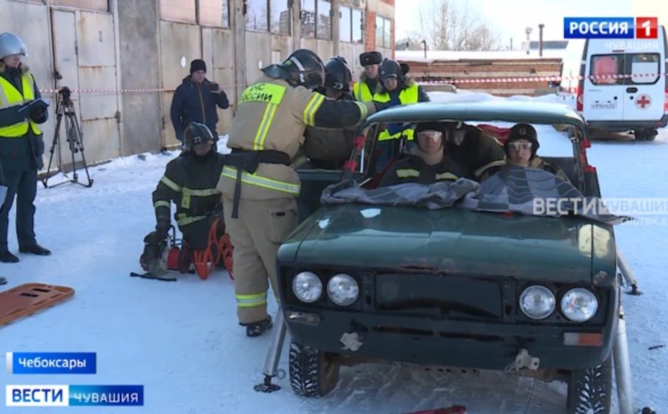 В Чебоксарах прошли профессиональные состязания спасателей по ликвидации последствий ДТП