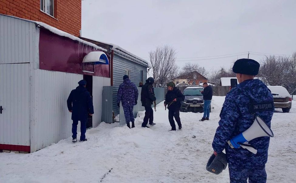 В Вурнарах обезвредили мужчину, стрелявшего из страйкбольного оружия