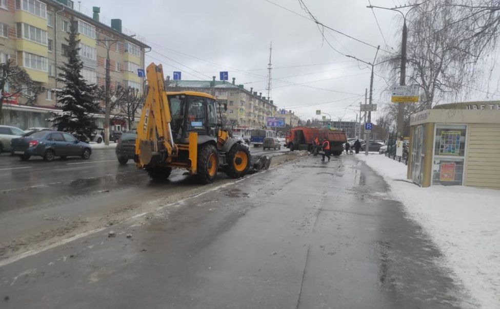 В Чебоксарах дорожники продолжают работы по содержанию дорог