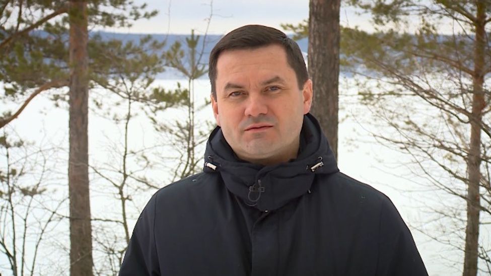 Вице-премьер Дмитрий Краснов поздравляет с Международным женским днём