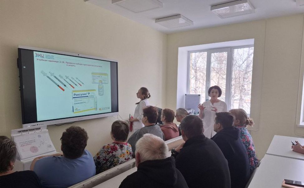 В Чебоксарах школу сахарного диабета в эндокринологическом центре оснастили интерактивной панелью