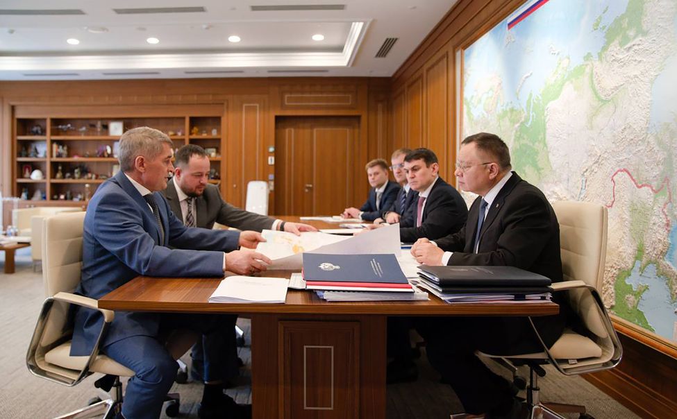 Министр строительства России встретился с Олегом Николаевым