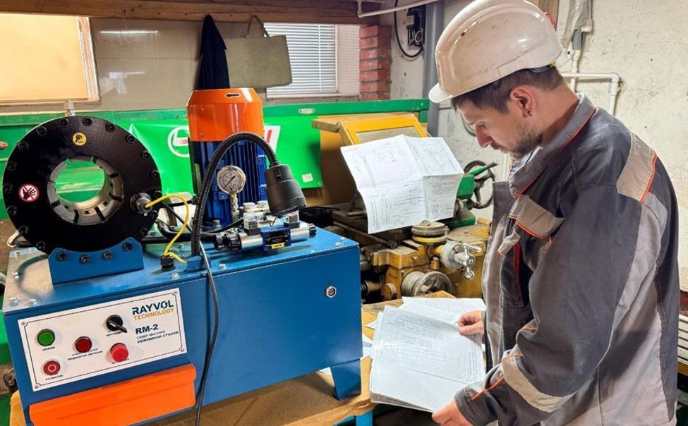 Житель Чувашии открыл мастерскую по ремонту спецтехники с помощью соцконтракта