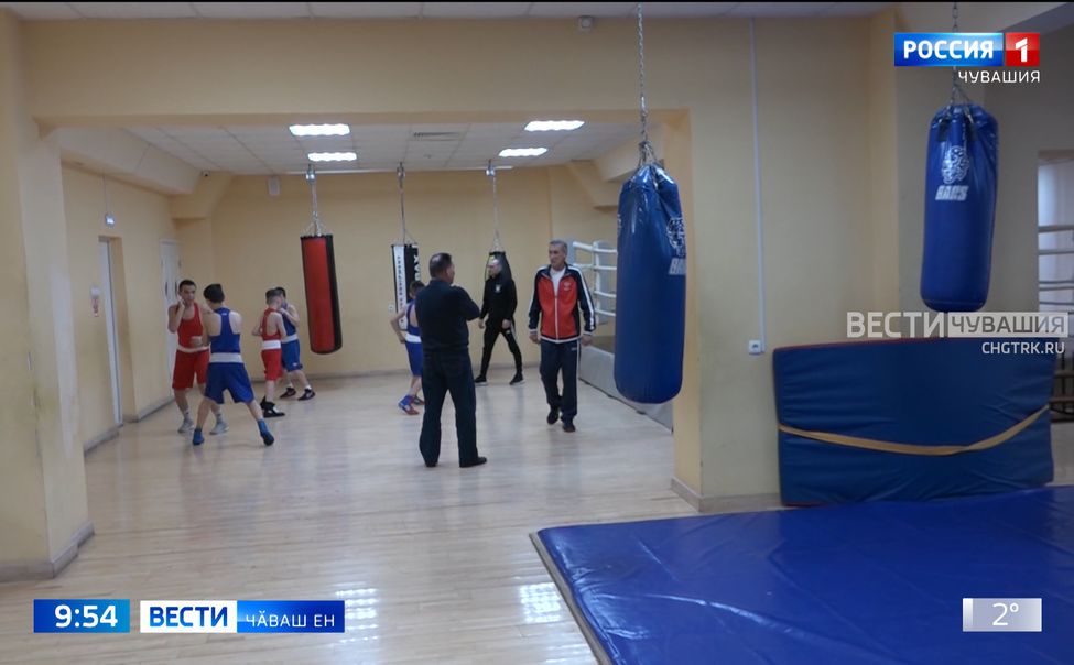 Республикӑри ҫамрӑк боксерсем федераци округӗ тата ҫӗршыв шайӗнчи ӑмӑртусене хатӗрленеҫҫӗ