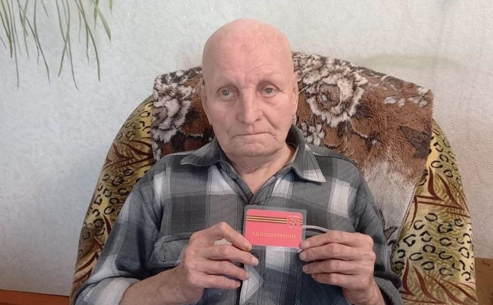 Социальные работники помогли жителю Моргаушского округа получить удостоверение «Дети войны»