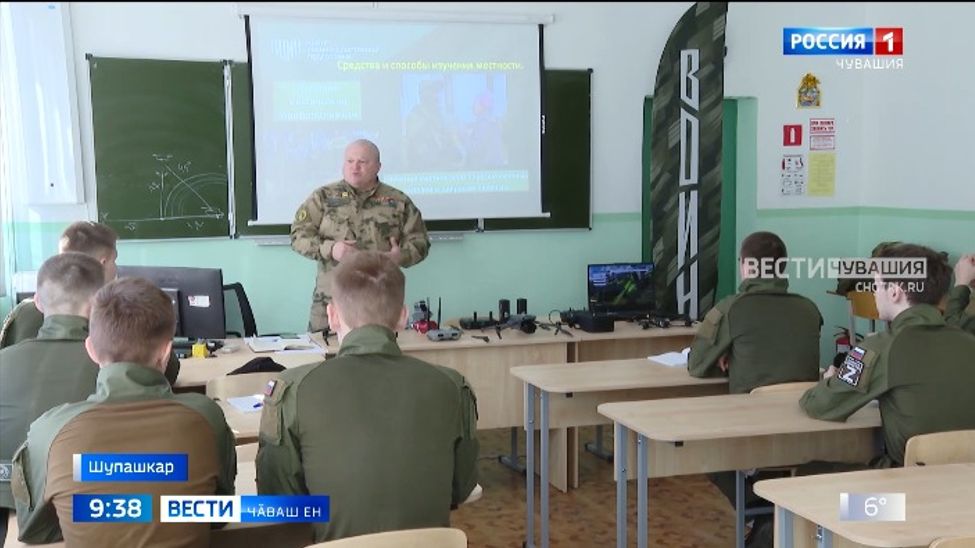 "Воин" центрти инструкторсем ҫамрӑксене ҫар ӗҫне хӑнӑхтараҫҫӗ