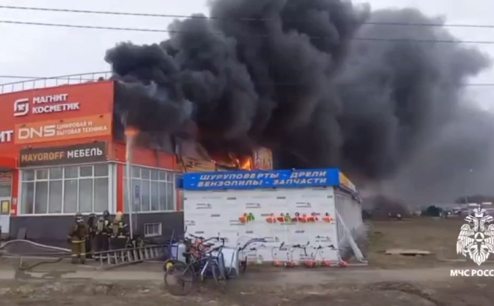 В Цивильске загорелся магазин косметики