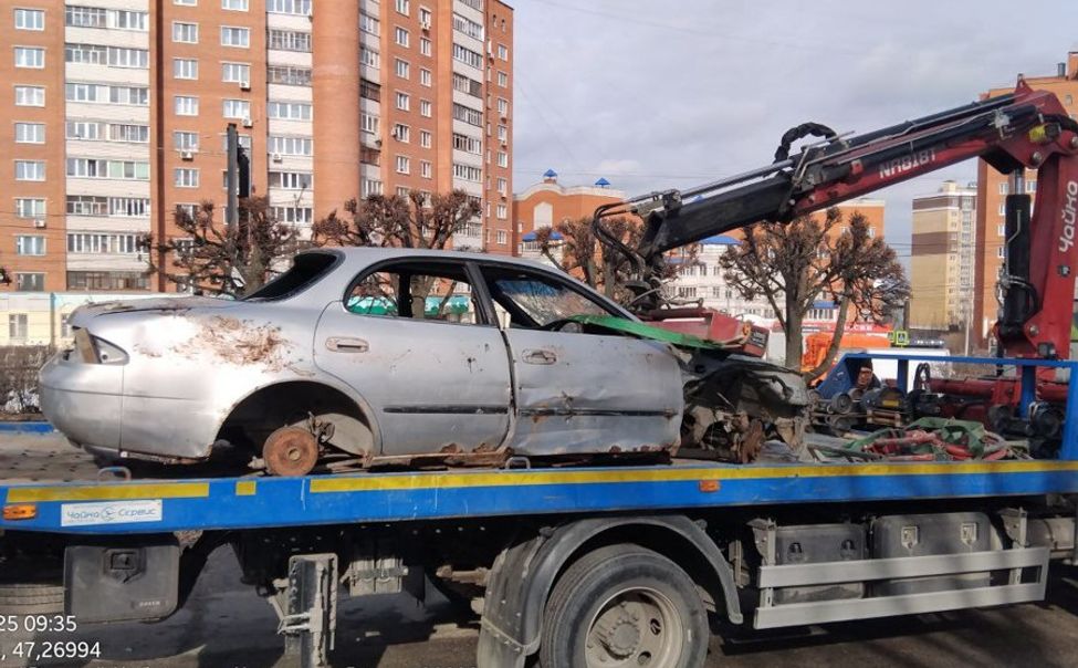 В Чебоксарах эвакуировали ещё один бесхозный автомобиль 