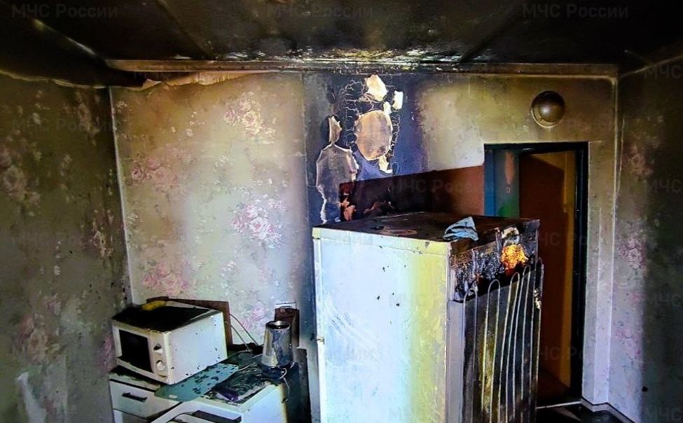Неисправный холодильник стал причиной пожара в чебоксарском общежитии