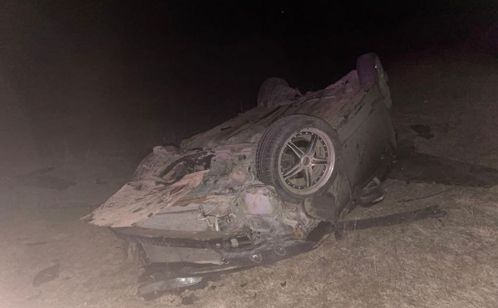 В Канашском округе иномарка вылетела в кювет и перевернулась. Погибли 2 человека