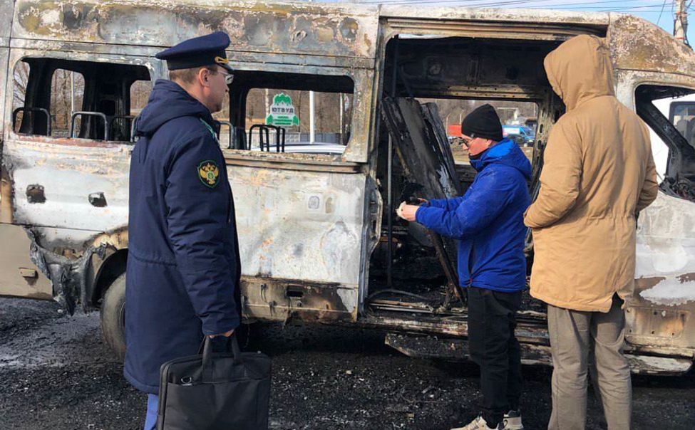 В Чебоксарах сгорел микроавтобус 