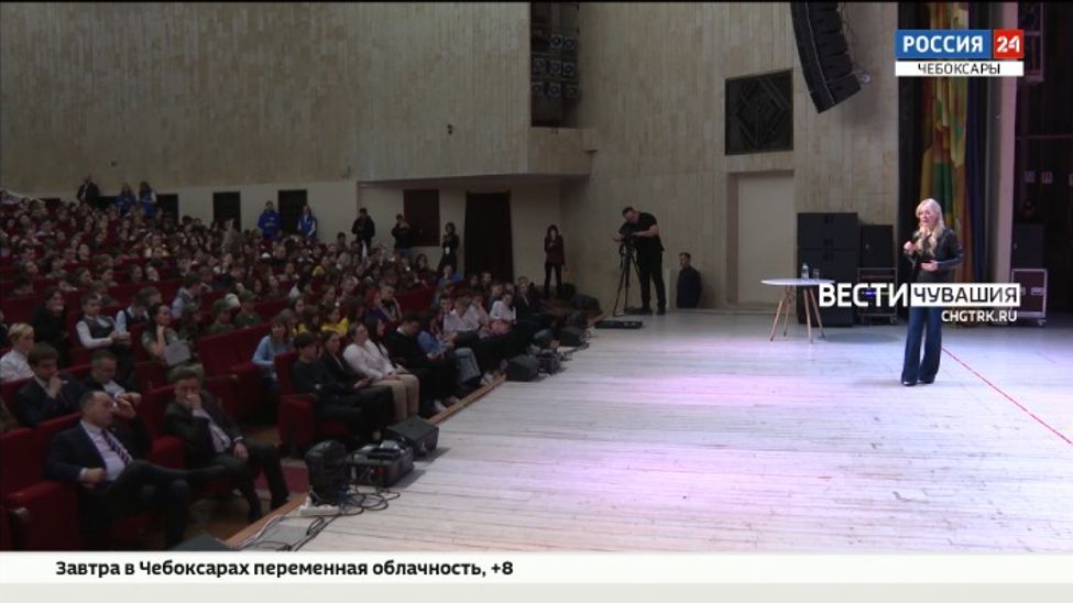 Глава Лиги безопасного интернета Екатерина Мизулина встретилась с молодежью в Чебоксарах
