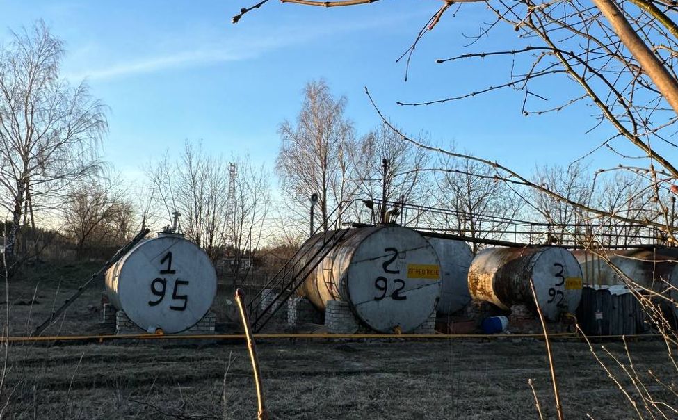 В Аликово проводят проверку из-за возможной утечки топлива с АЗС