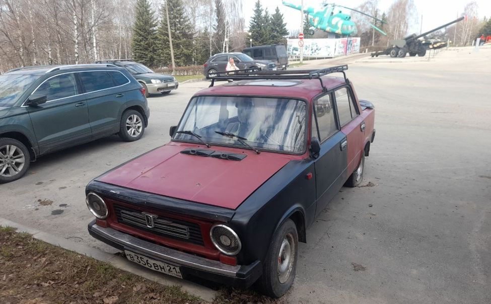 В Чебоксарах ищут владельцев брошенных разукомплектованных автомобилей