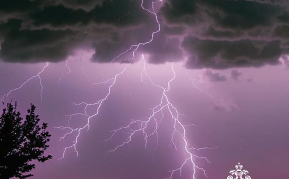 Завтра в Чувашии ожидаются сильный ветер и гроза