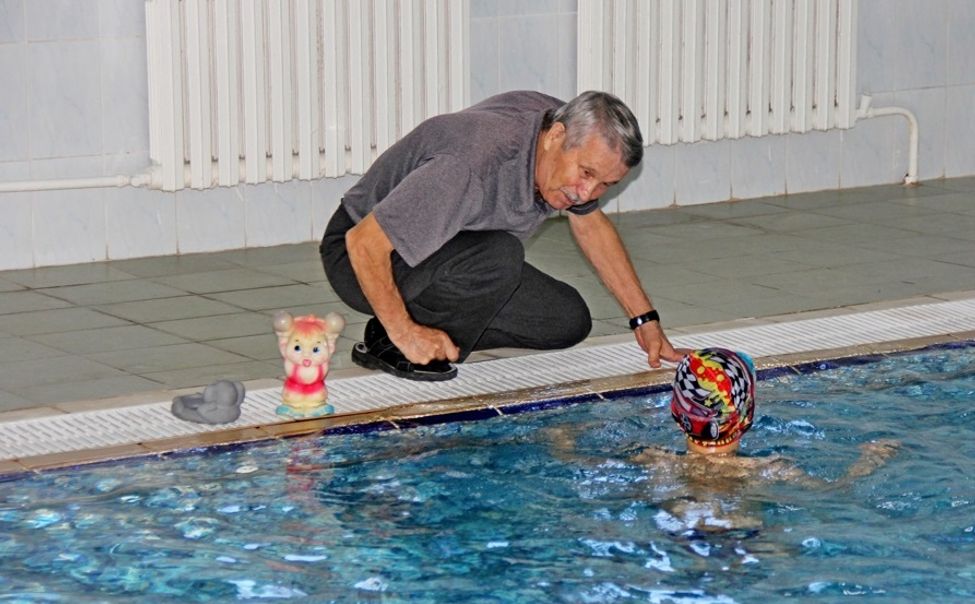 В Реабилитационном центре проходят занятия в бассейне для детей с ограниченными возможностями