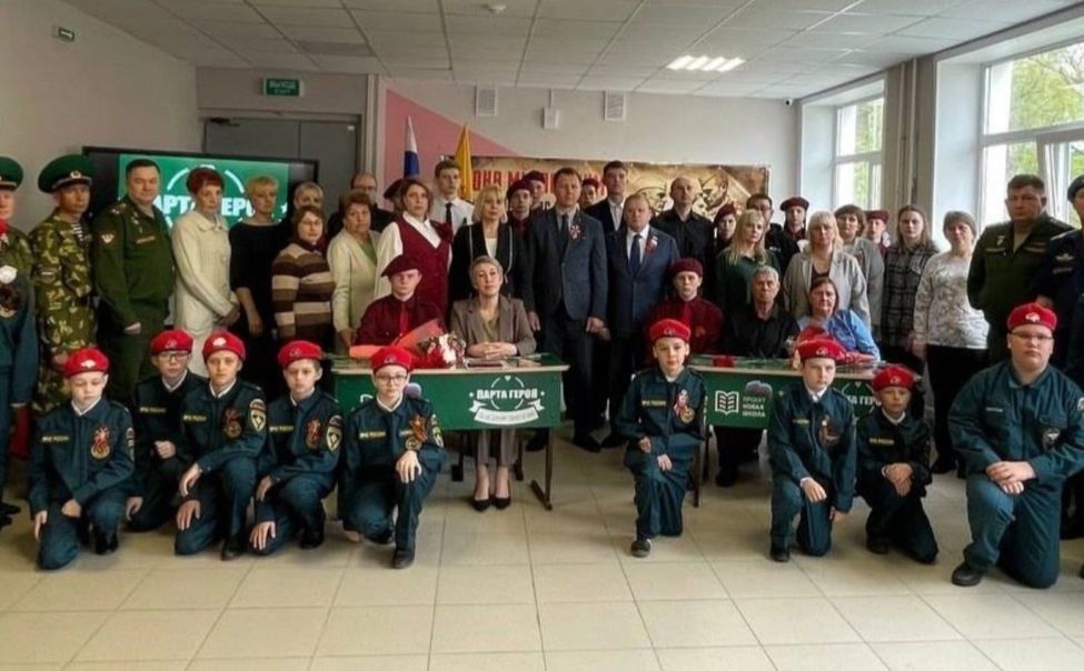 В шумерлинской школе открыли «Парты героев»