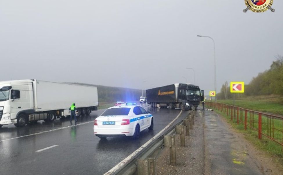 В Чувашии легковушка столкнулась с фурой 