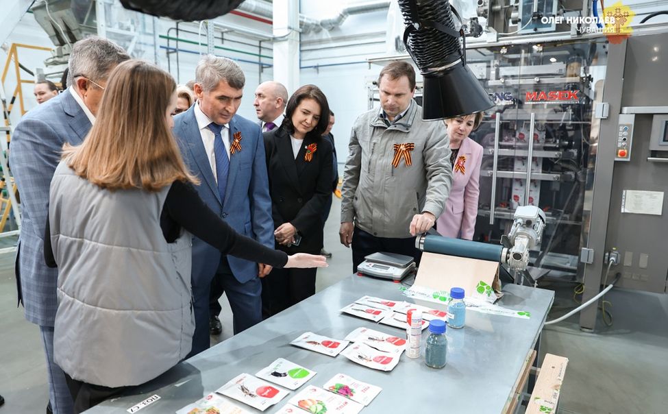 Олег Николаев посетил ключевые предприятия Вурнарского округа