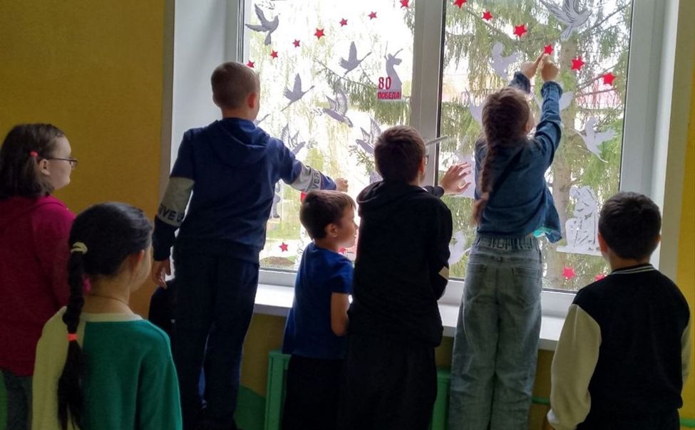 В преддверии 80-летия Победы Чувашия присоединилась к патриотической акции «Окна Победы» 