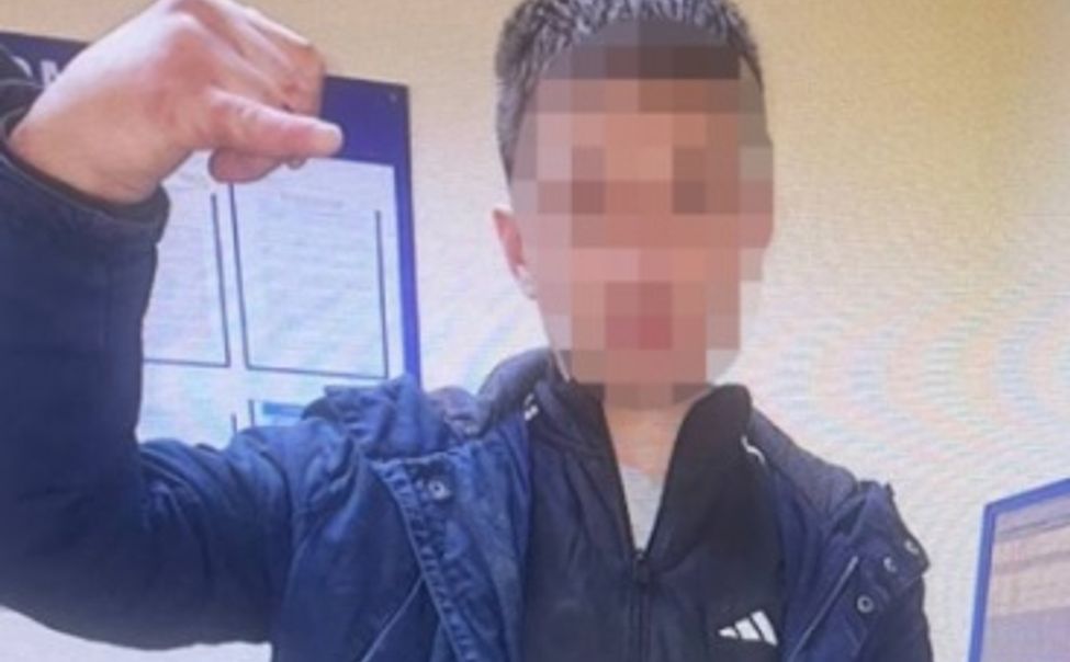 Чебоксарец украл из незапертой машины чужой телефон 