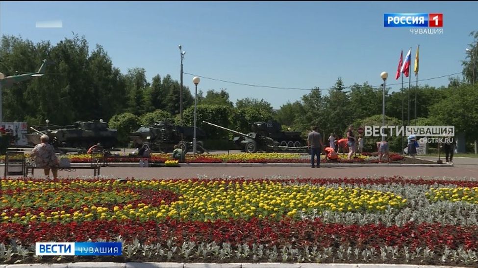 Столицу Чувашии украшают цветами к 9 мая 
