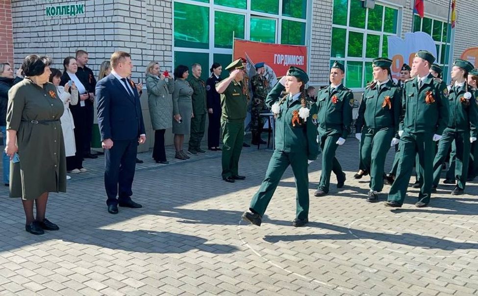 В Чебоксарском медколледже прошел смотр строя и песни, посвященный 80-летию Победы