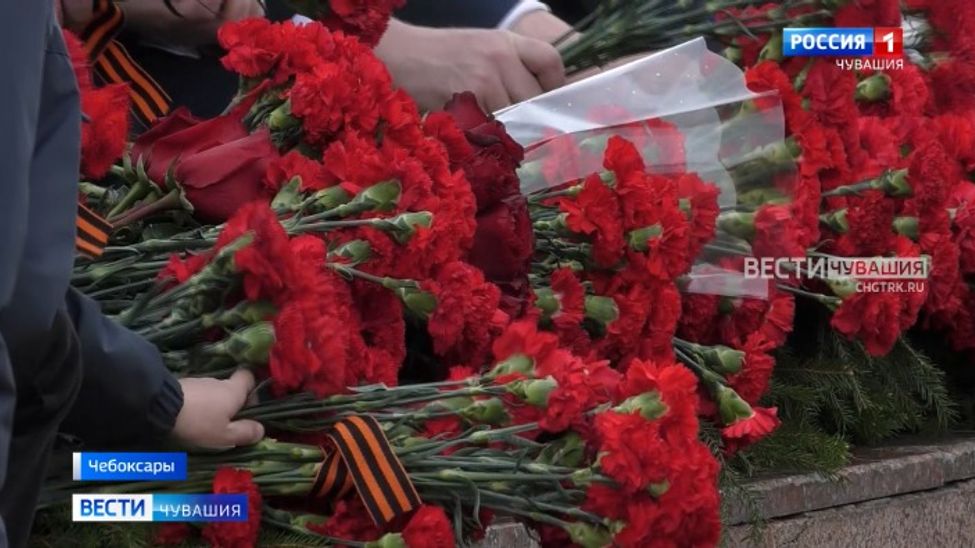 В Чебоксарском мемориальном комплексе Победа состоялось возложение цветов