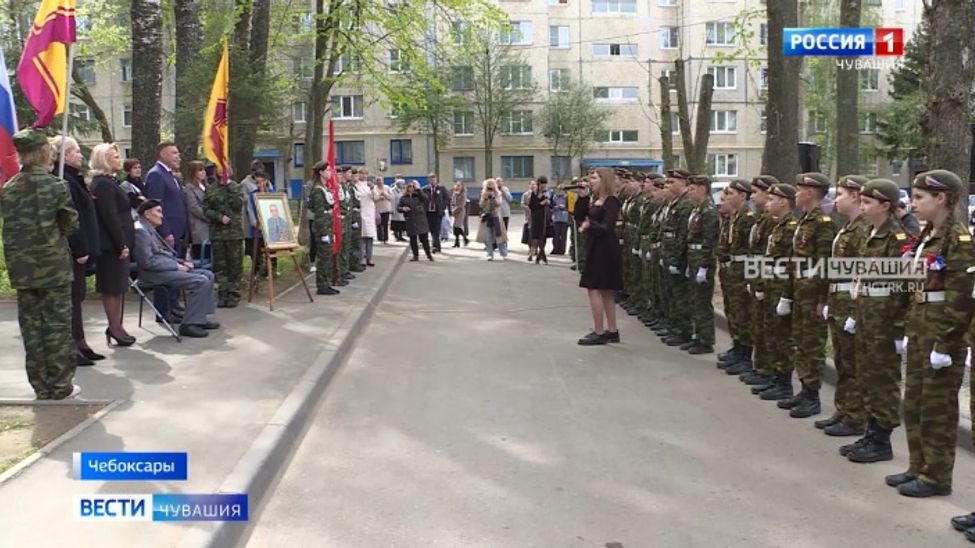 В Чувашии во дворах ветеранов Великой Отечественной войны  провели мини-парады