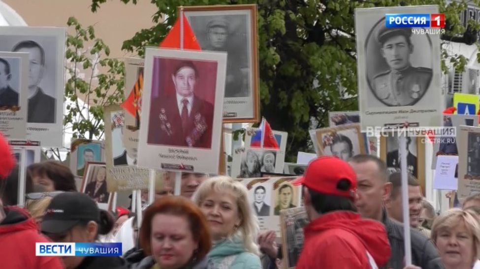Более 30 тысяч человек присоединились к "Бессмертном полку" в Чебоксарах