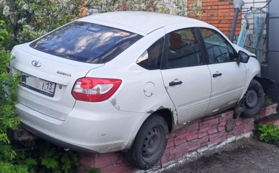 В Батыревском округе пьяный мужчина угнал машину у работодателя и устроил ДТП