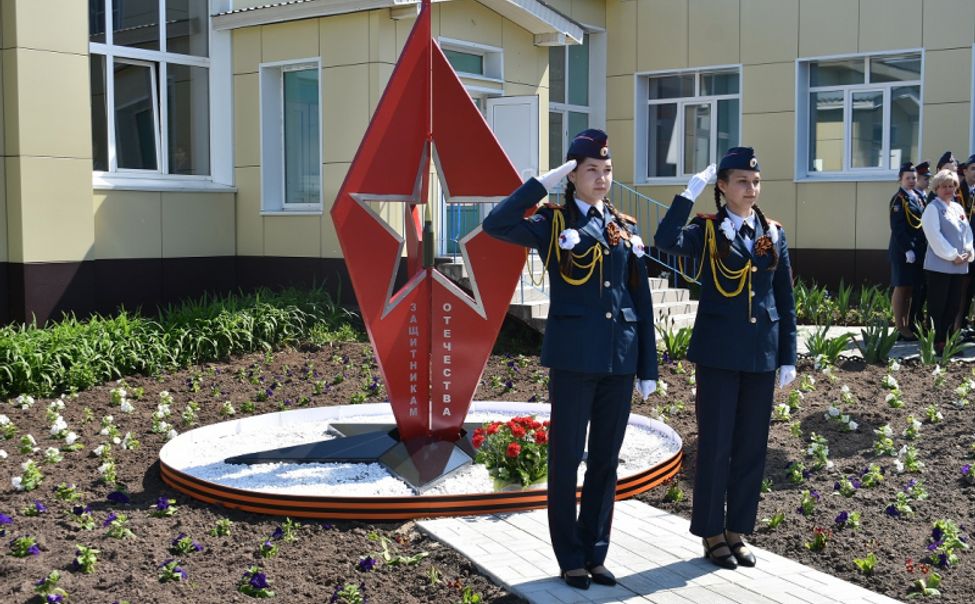 В Кадетской школе имени генерал-майора В. Архипова открыли стелу «Защитникам Отечества»