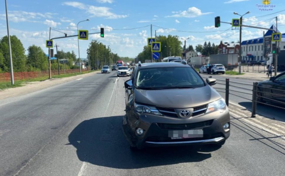 В Кугесях машина сбила сразу троих пешеходов