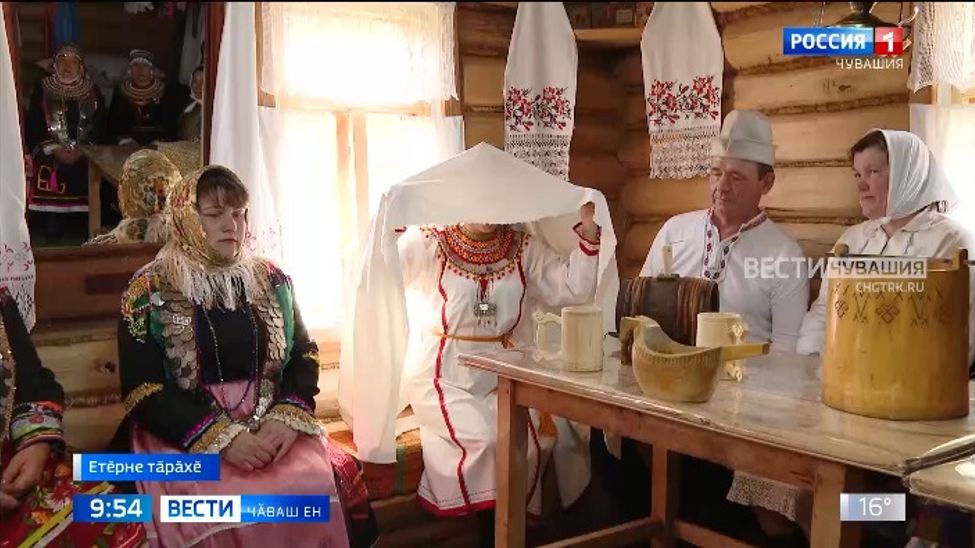 Хӗлӗн-ҫӑвӗн чӑвашсен йӑли-йӗркипе паллаштараҫҫӗ