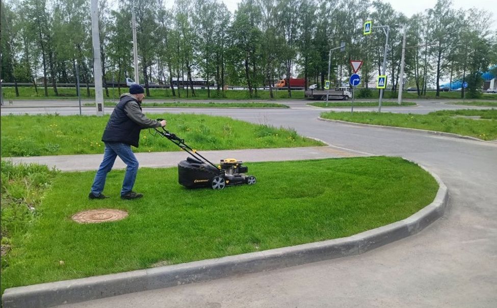 В Чебоксарах увеличены темпы покоса травы