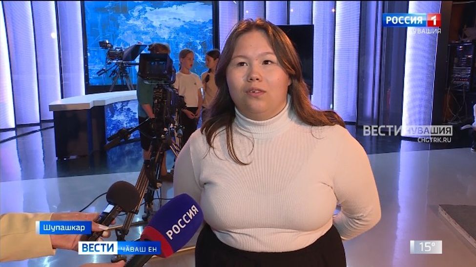 Хӗрлӗ Чутай тӑрӑхӗнчи хастар вӗренекенсем пирӗн телерадиокомпанире пулса курчӗҫ