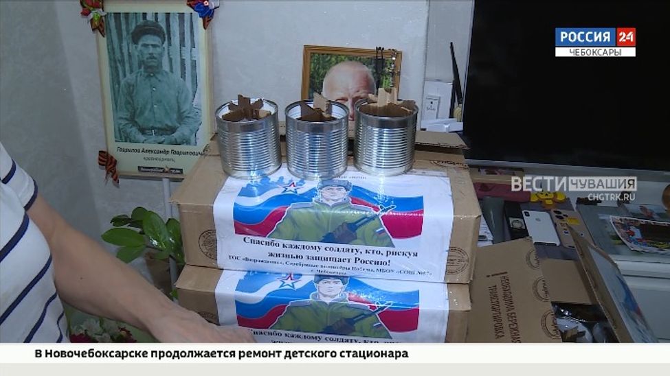 Серебряный волонтер из Чебоксар проводит мастер-классы по изготовлению окопных свечей