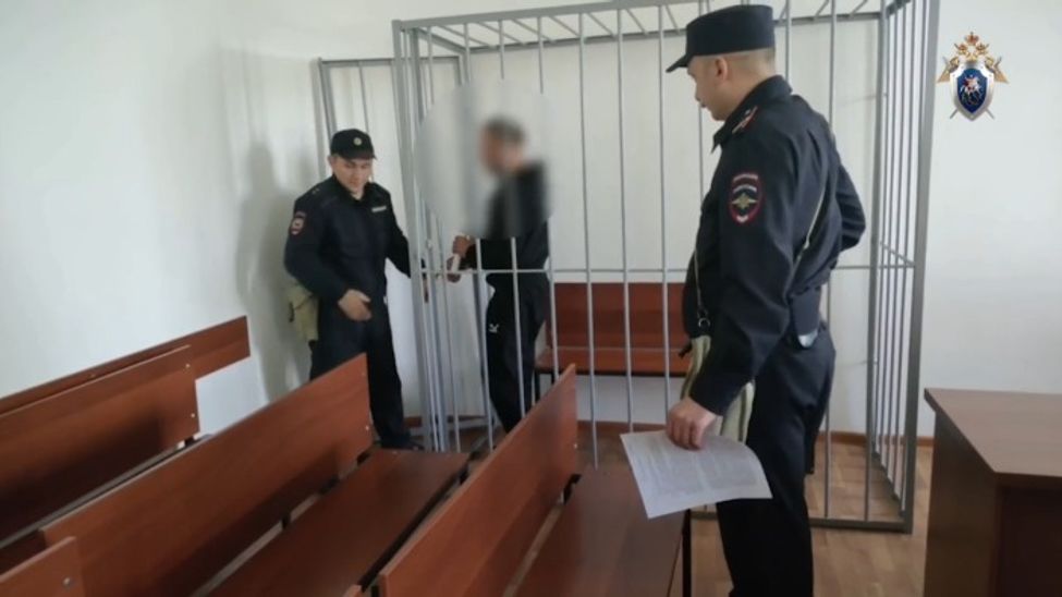 Житель Канаша приревновал сожительницу и до смерти избил ее