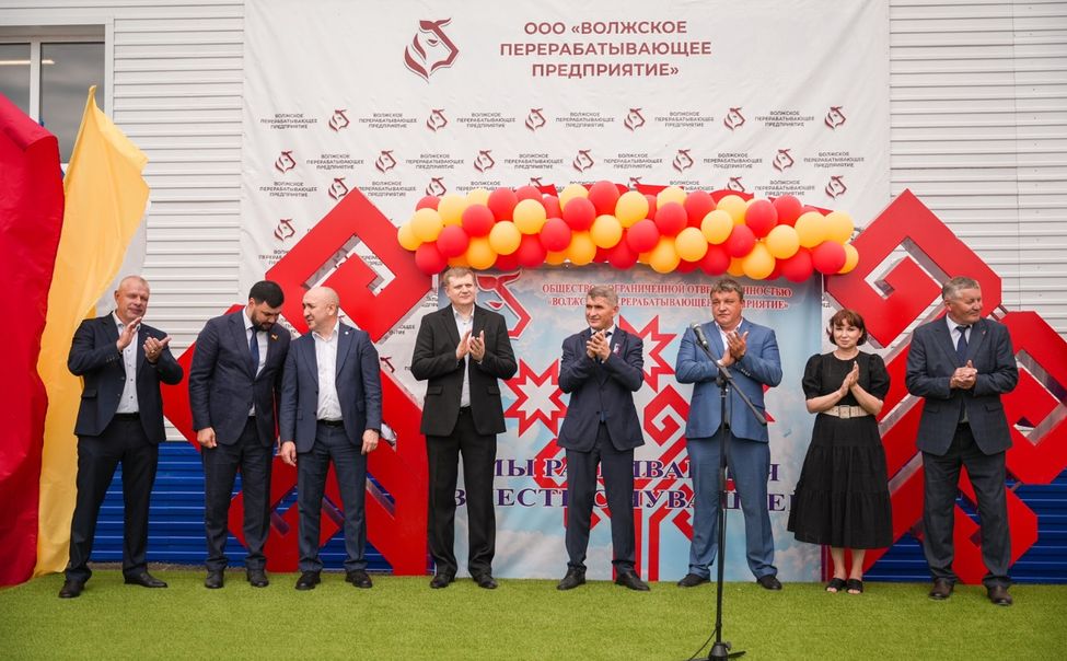 Олег Николаев открыл цех по производству сухого молока