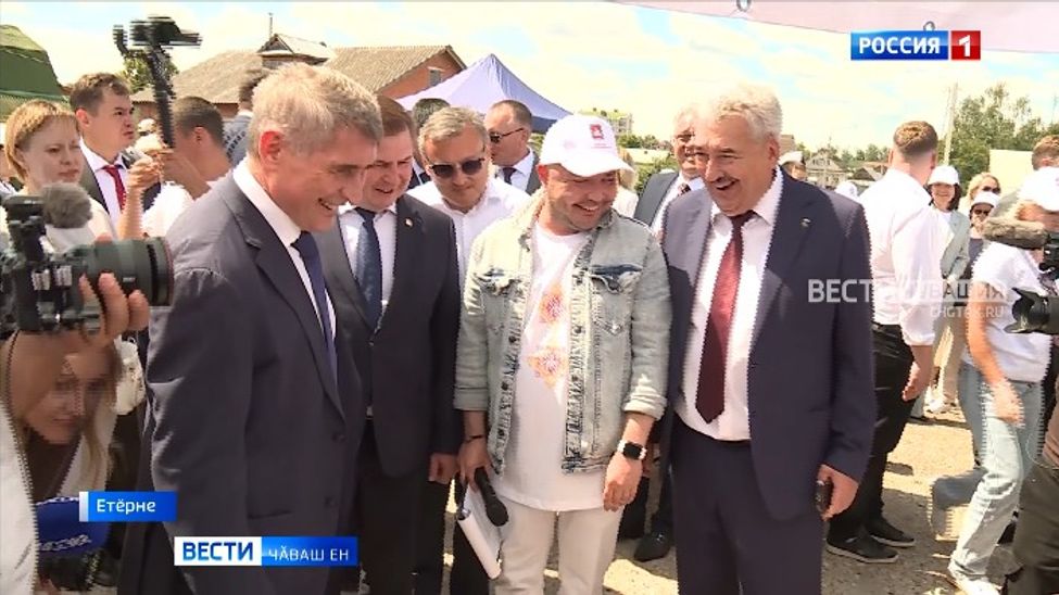 Республика кунӗн тӗп лаптӑкӗсенчен пӗри кӑҫал Етӗрнере пулчӗ