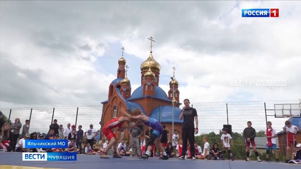 В Яльчикском районе разыграли Кубки по вольной борьбе и ММА